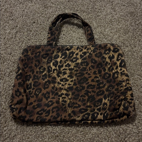 Oscar de la Renta Accessories - Oscar De La Renta leopard print w clear plastic pockets toiletry/cosmetic bag